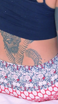 Elevă sexy tatuată futută în poziția misionarului după ore