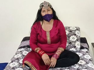 Raju Indian porn: Güzel Pencaplı Pakistanlı teyze dildoyla orgazm oluyor