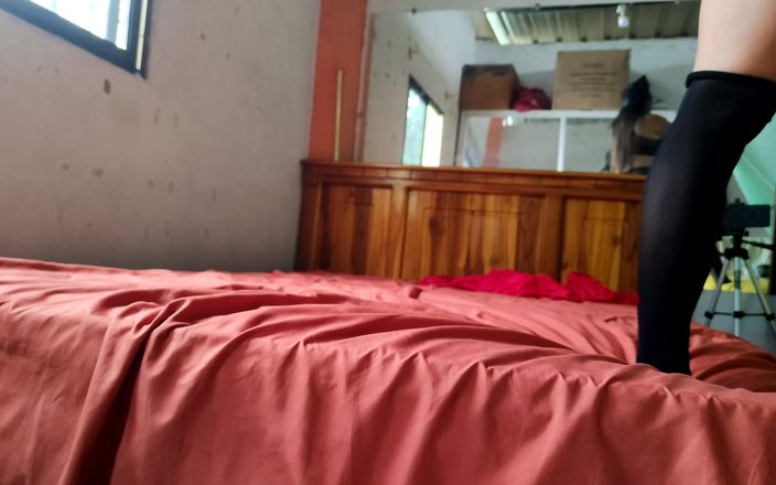 Martin13: Sana bir şey sormak istiyorum komşum? Şimdi gelip beni sikmek istiyorsun
