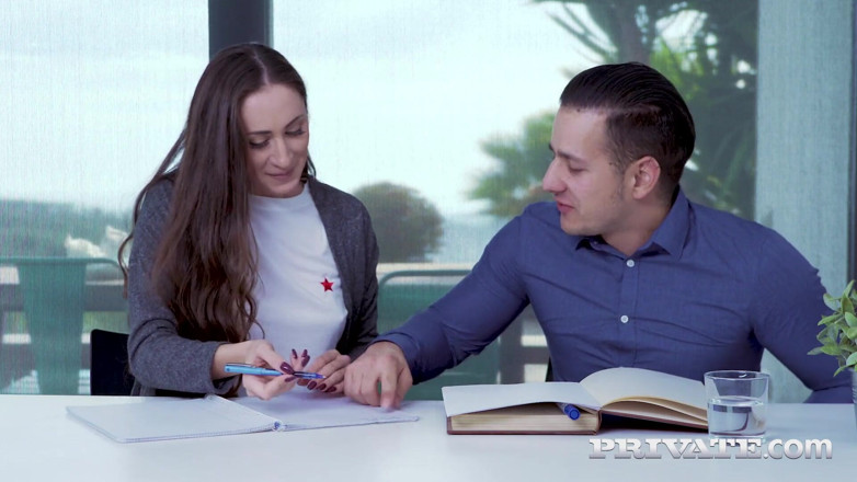 Private.com: Aruna Aghora está aprendiendo francés con su profesora caliente Anthony...