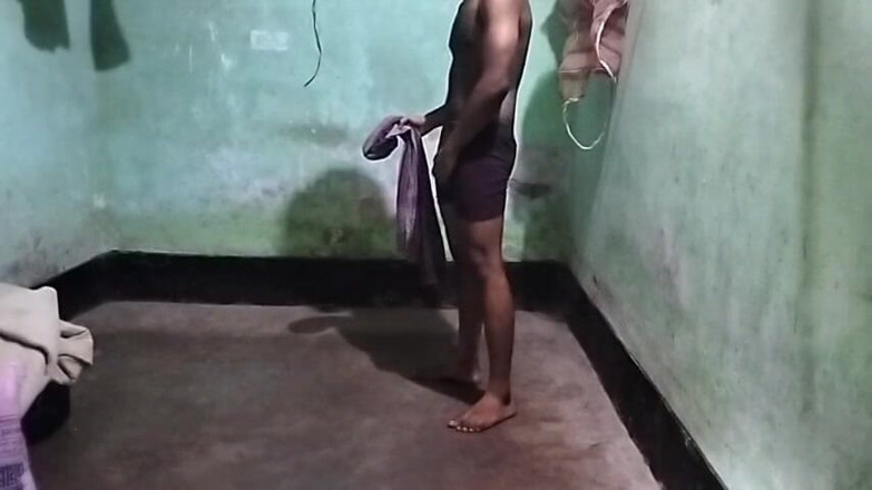 Desi Tits: sidha dost pahli baar andarviyar men tvink boy ko pakarta...