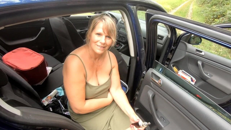 SweetSusi: Stranger's Cock Blown in Case of Car Breakdown