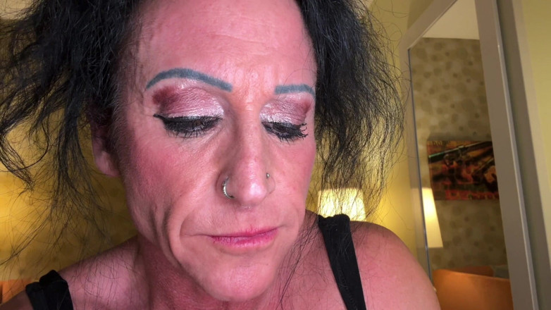 Kandylegsxxx: Gulp díkůvzdání: bohyně Kandy hoduje a polyká tě do krku