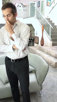 Il grosso cazzo del suo patrigno può fissare qualsiasi rottura di compleanno