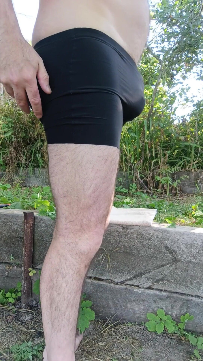 Bob Vajra: Nudità in giardino