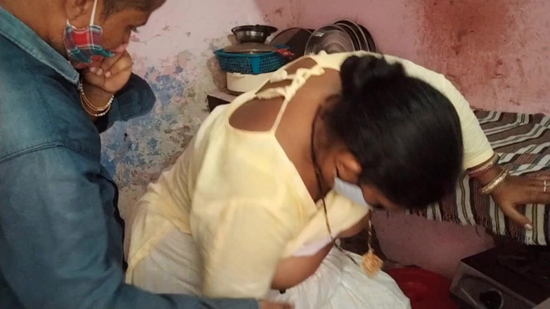 Yourgeeta8899: Une jeune demi-sœur apprend à son demi-frère aîné à baiser la première...