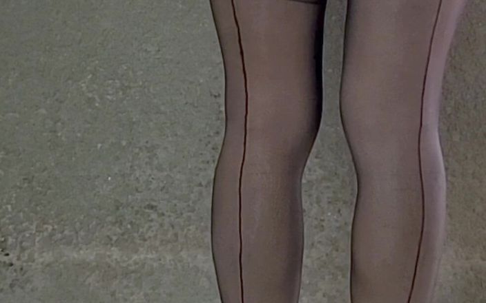 Atr fetish lingerie: Sperma i min nylon och klackar