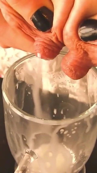 Argentina Latina Amateurs: Amateur MILF Homemade Cameltoe and Lactating Boobs