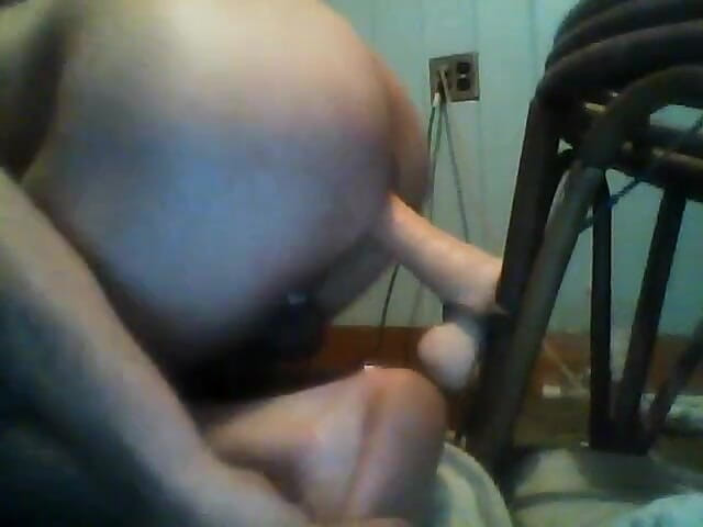 BottomBoyDougie: mit einem spielzeug