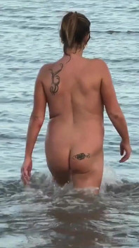 Curvy Young MILF Skinny Dipping in October