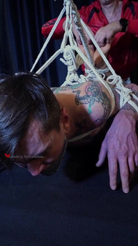 Nicky Predicament bondage con calcetines náuseas