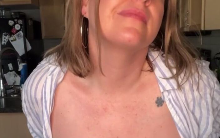 Avril Showers: Went Live Yesterday Afternoon to Show My Tits off. 1