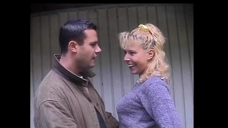Absolute BDSM films - The original: İşeyen sarışın kız açık havada ateşli bir klasik sikişiyor