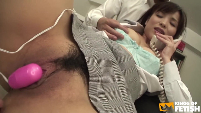 Pure Japanese adult video ( JAV): Une Japonaise se fait satisfaire la chatte par son patron...