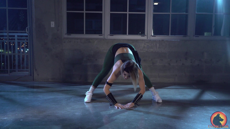 Evelin Stone: Sonya Blade Stretch
