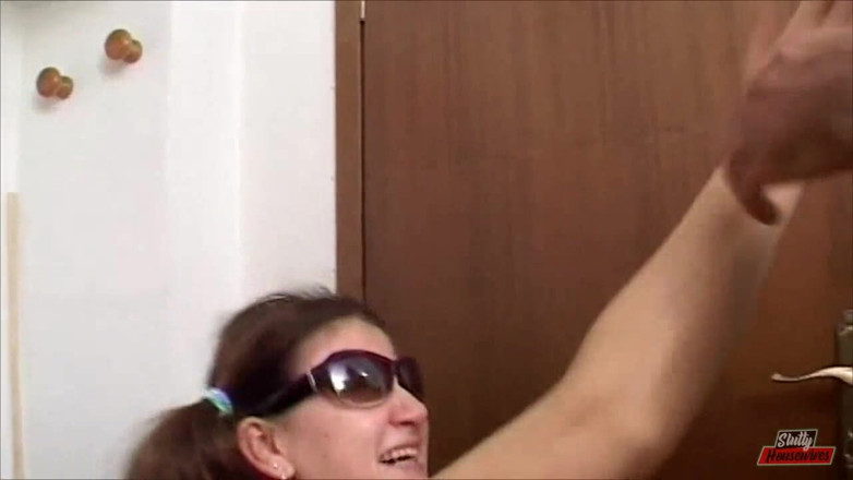 Vere Casalinghe Italia.: Horny pigtail brunette jerks his cock and gets a warm...