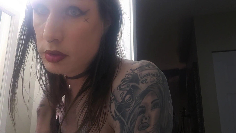 Tasha Draven: Cewek nakal dicrot di muka