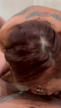 Elle avait besoin de pisser et de baiser