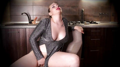 Goddess Misha Goldy: Malá sissy se se mnou dnes vystříká přímo do mých...