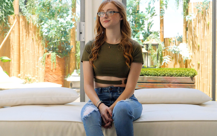 Net Video Girls: Nieśmiała ruda ma huk swojego życia