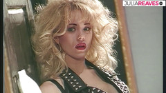 Retro German Amateurs: Lesbické milenky se líbají na vrcholu stolu