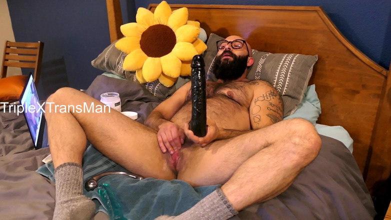TripleXTransMan: Gozando com vibrador na garganta