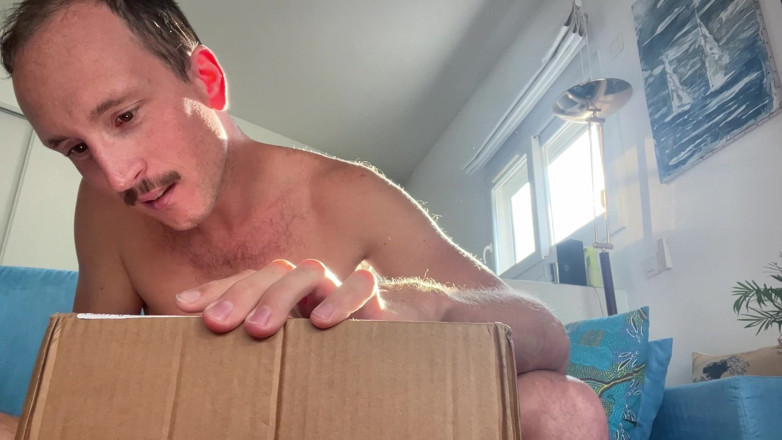 Maxence Angel: Maxence Angel Unbox Un Vibrator Jocktribe