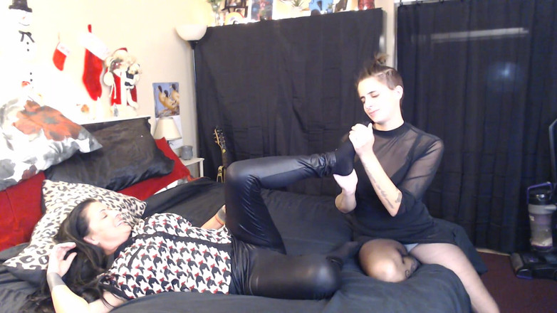 Abby Anna: Mesaje mirositoare venerând-o pe Annas Picioare nailon