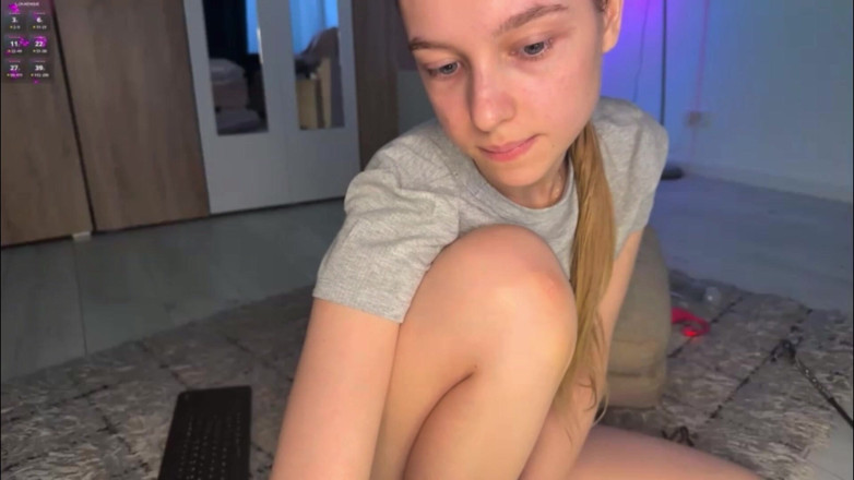 JuiceLussie: Lovense in Anal Vibrating