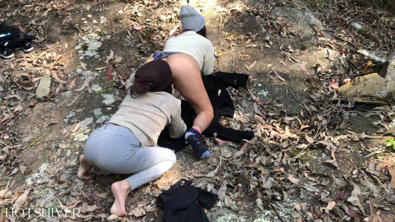 hotshiver: ฉันเย็ดกับเพื่อนนมใหญ่ที่น้ําตก