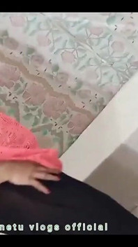 Desi-vriendin danst als een hoer in haar slaapkamer