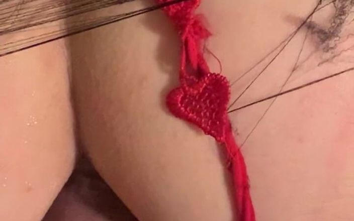 Vlada Brilliant: Une maîtresse trans baise une esclave tapette, partie 2