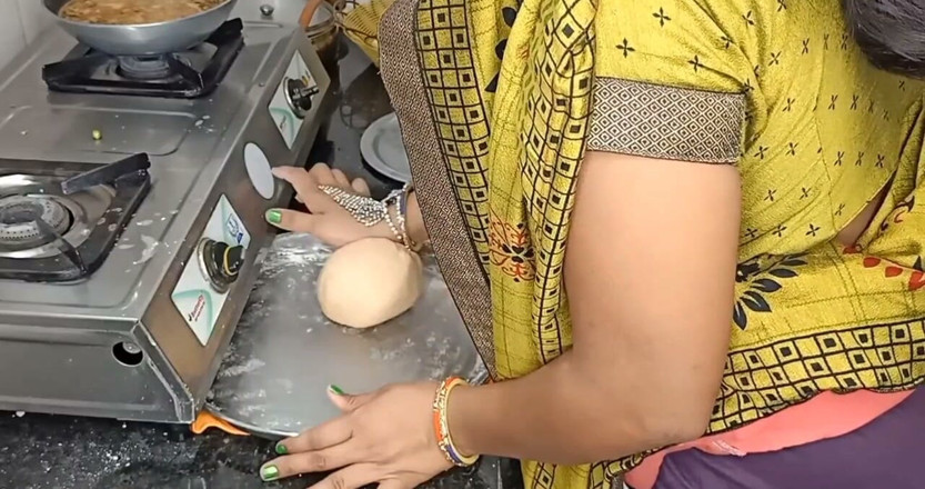 Kavitha Vinoth: Indian Desi Aunty Cooking in Kitchen Then Come Went to...