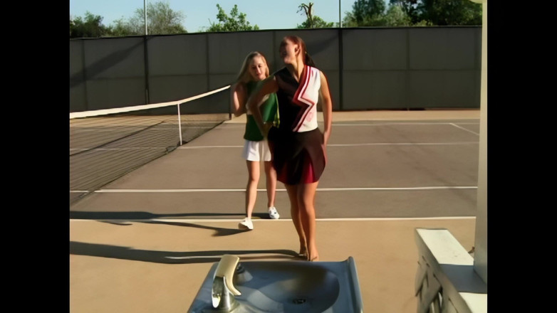 Pornobello: Venüs: tenis sonrası amcık yalamayı seviyorum