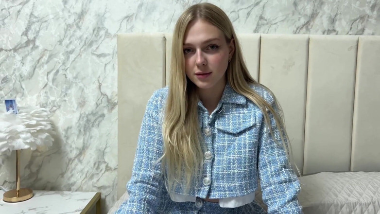 Arisha Mills: Puoi scoparmi per far dispetto al mio ragazzo? un vicino...