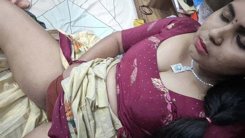 Vaigavarun45: Vaishnavy masturbuje a sex s nevlastním bratrem, Mallu Girl masturbuje...