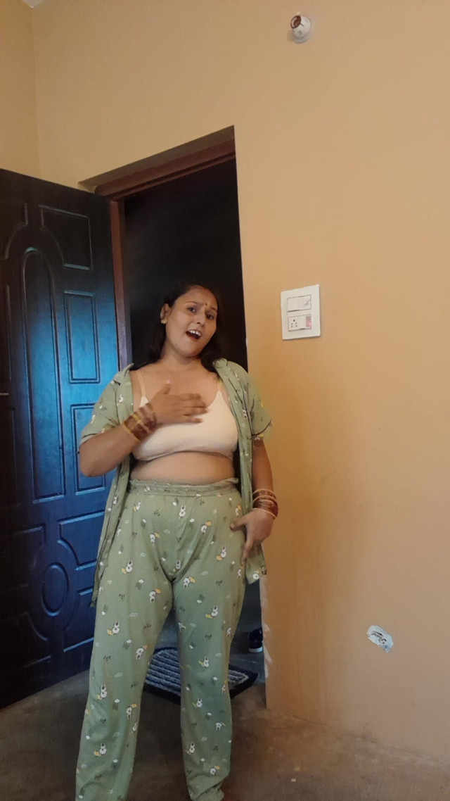 Dancing Puja Baby (Puja ki jawani)