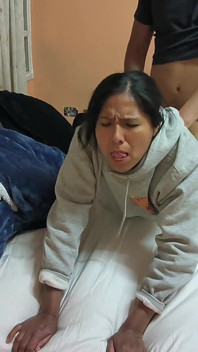 Min granne kommer hemligt från sin man och har sex med mig hela natten