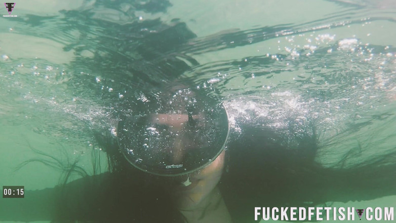 Fucked fetish: Scufundări gratuite sub zeița latino sexy de la Marea Deschisă