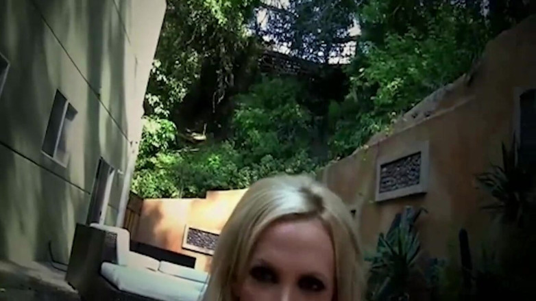 Nikki Benz: Nikki Benz cưỡi cu giả