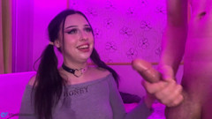 Snowy Bubbles: Nedbalý deepthroat šukání do pusy s mokrými kozami