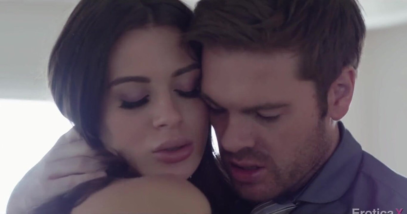 Erotica X: ErocticaX - Lana Rhodes está com fome de pau do marido
