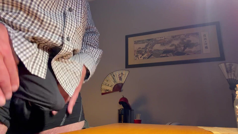 GottaLuvBB: Mă joc din nou cu pula mea la biroul meu