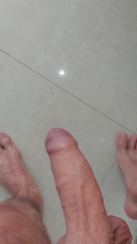 Amatör sarışın olgun evli kadın çıplak seksin tadını çıkarıyor