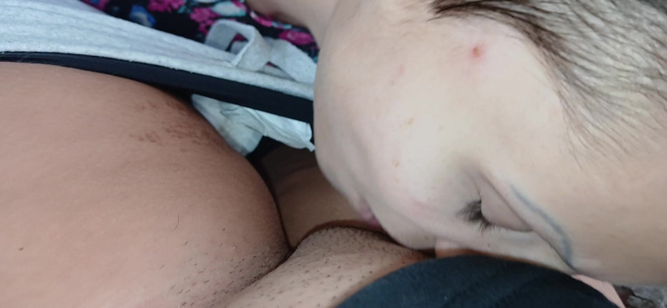 Lesbian-illusion: แฟนสาวคนที่สามของเราดูในสวนสาธารณะดังนั้นจึงไม่มีใครจับได้ว่าเรามีเซ็กส์