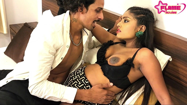 DesiHeat Studio: India traviesa joven camarera sexo hardcore con cliente