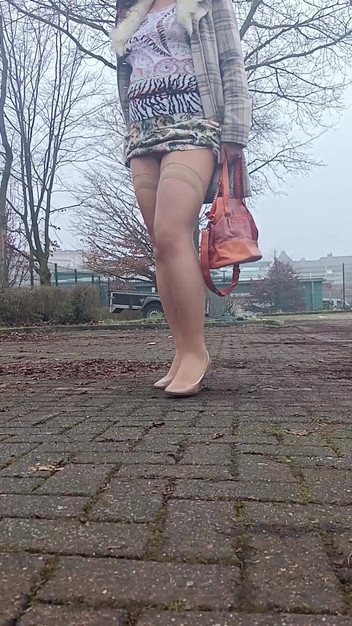 Nelly_Honey: मैं अपने 75 वर्षीय प्रशंसक के लिए वीडियो शूट करने के लिए अपने प्रेमी के साथ गाड़ी चला रहा हूं