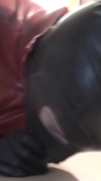 Latexová Danielle zkusila první kouření