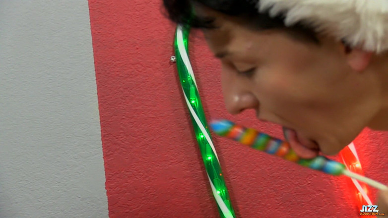 Jizz Addiction: Miccah Loves His Special Gift From Benjamin!