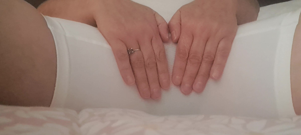 Mommy big hairy pussy: MILF, w dużych majtkach, a jej cipka jest zaznaczona